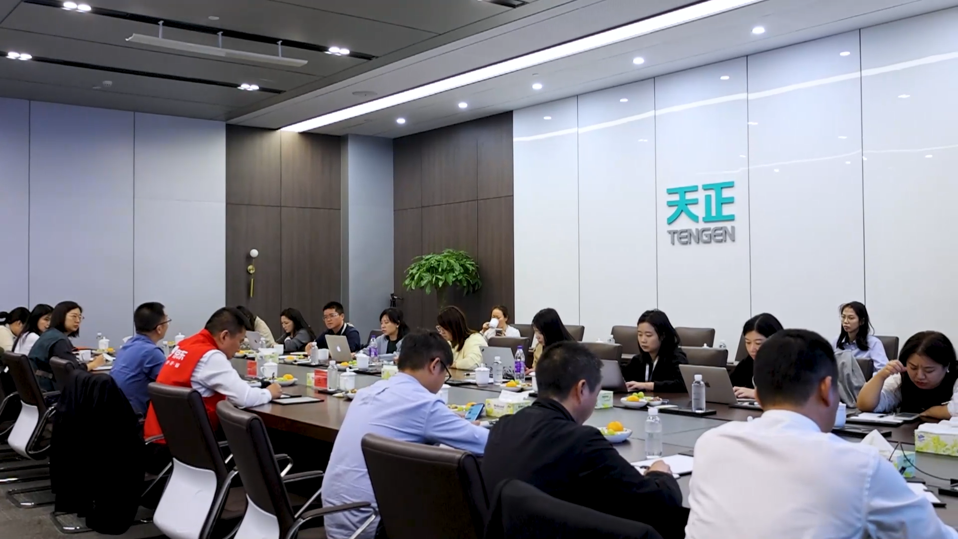 京东工业走进尊龙凯龙时官网进入网页网页版，探访产业数智化之路！